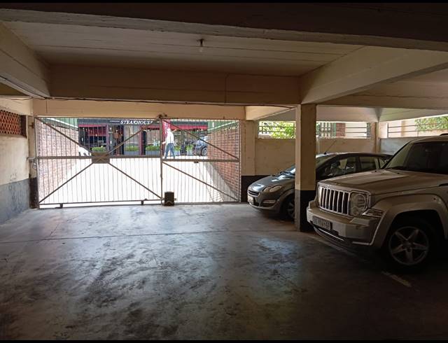 1 bed property to rent in PARKTOWN NORTH